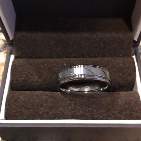 Men’s Tungsten Carbide Wedding Band - Picture 2 of 4
